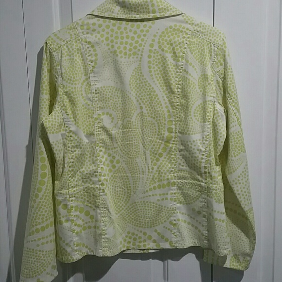 CLEARANCE /Make an offer! Chicos zip front lightweight Top Sz 1 - Picture 4 of 5